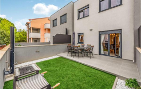3 Bedroom Gorgeous Apartment In Vrsi